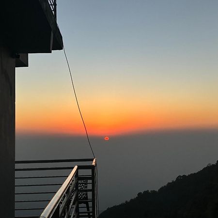 Panormic View By The North Edge Apartamento Kasauli Exterior foto