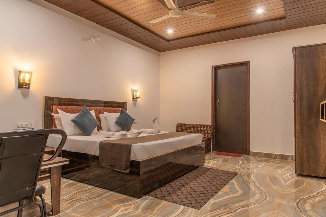 Panormic View By The North Edge Apartamento Kasauli Exterior foto