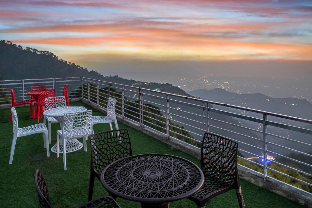 Panormic View By The North Edge Apartamento Kasauli Exterior foto
