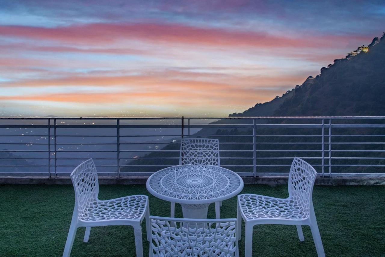 Panormic View By The North Edge Apartamento Kasauli Exterior foto