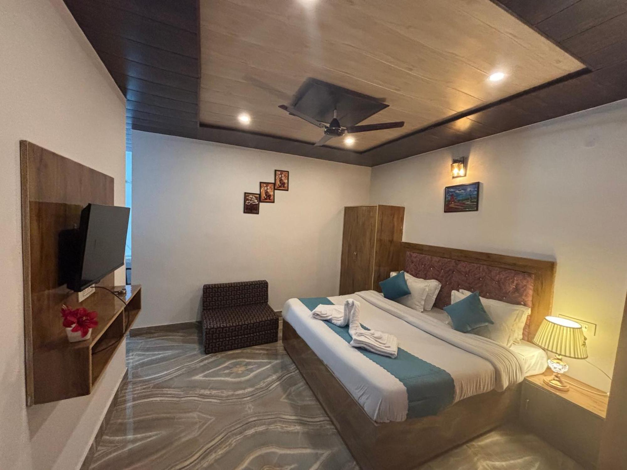Panormic View By The North Edge Apartamento Kasauli Exterior foto