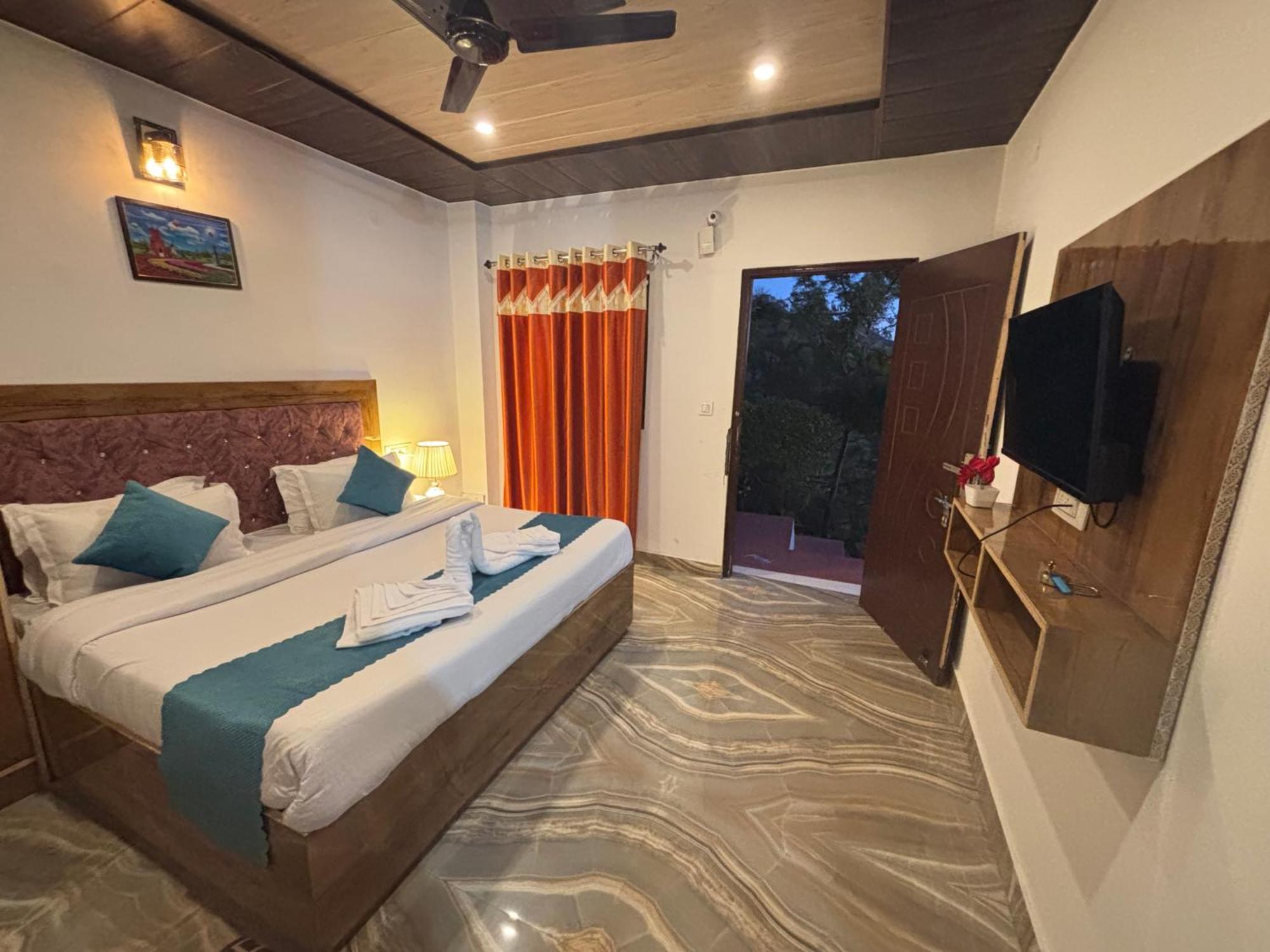 Panormic View By The North Edge Apartamento Kasauli Exterior foto