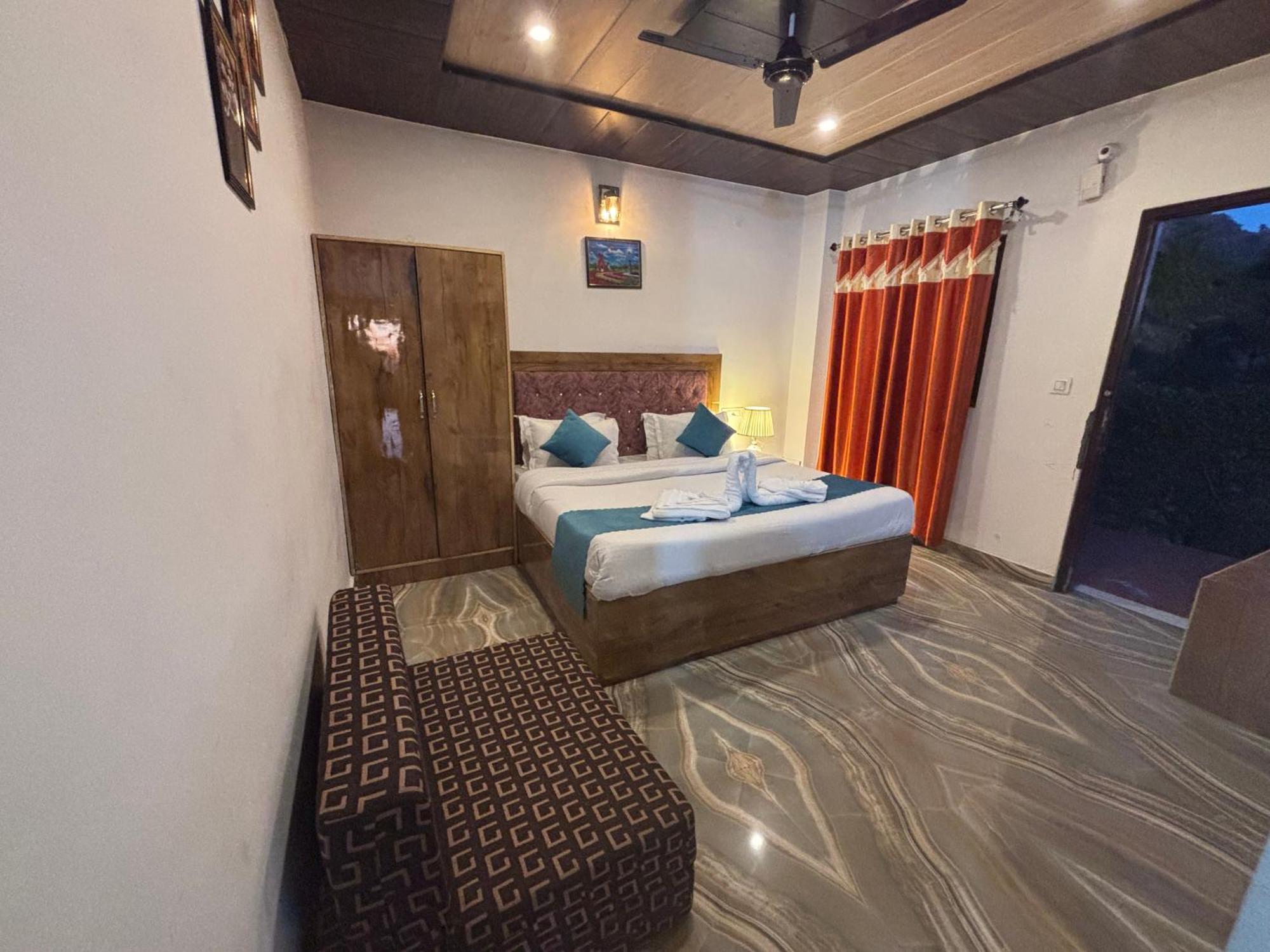 Panormic View By The North Edge Apartamento Kasauli Exterior foto