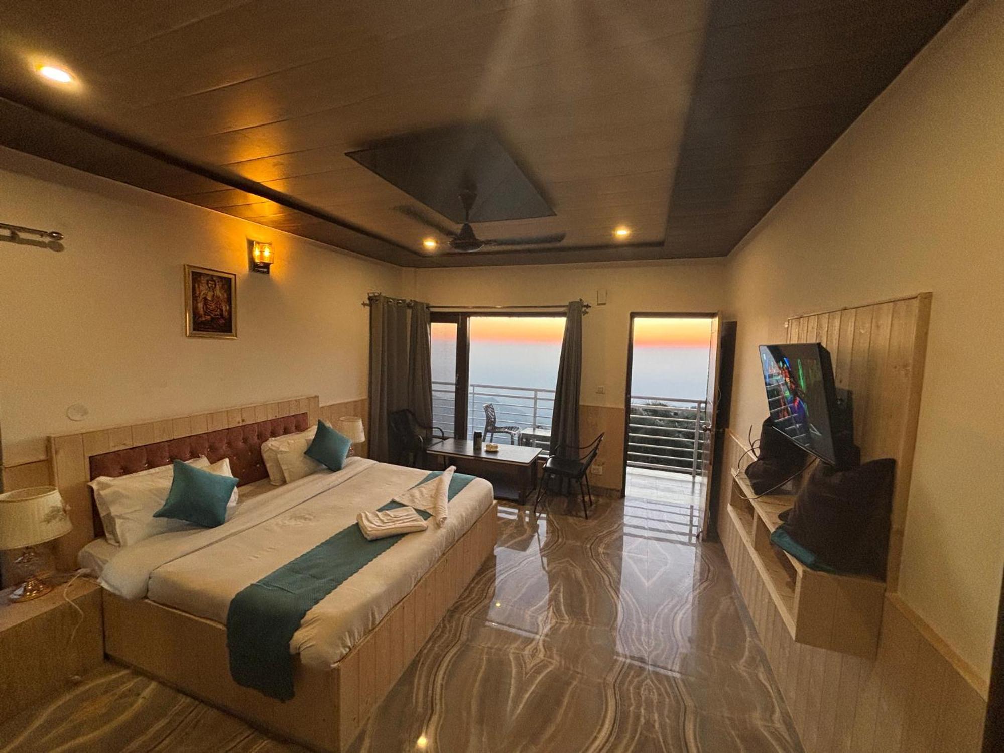 Panormic View By The North Edge Apartamento Kasauli Exterior foto